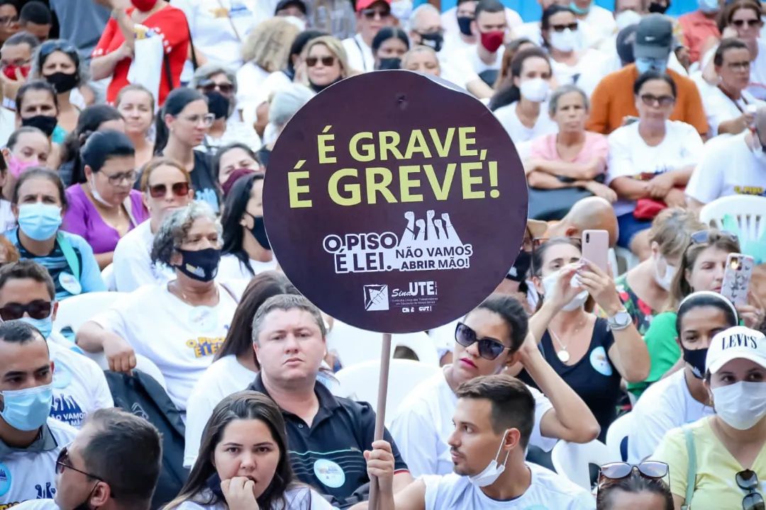 Greve da rede estadual mineira e a luta pela dignidade