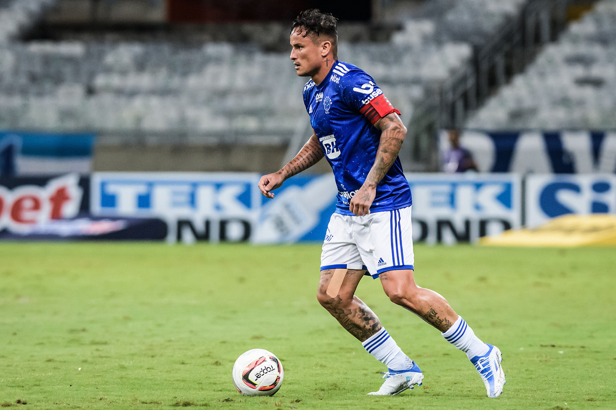 Edu volta a fazer a diferença e se prova como única referência do Cruzeiro