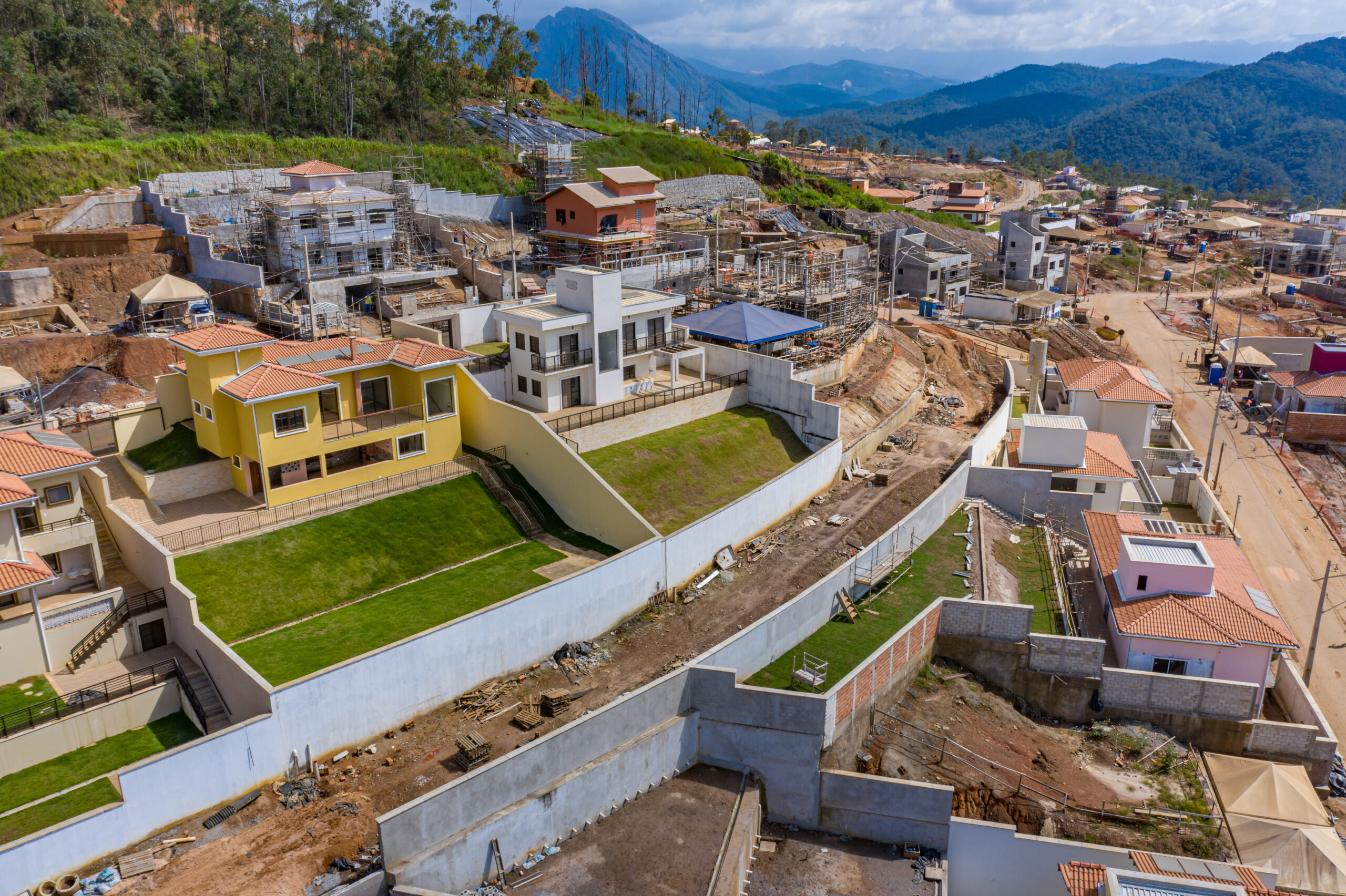 Mais de 800 vagas abertas para trabalhar em obras de reassentamento no estado de MG
