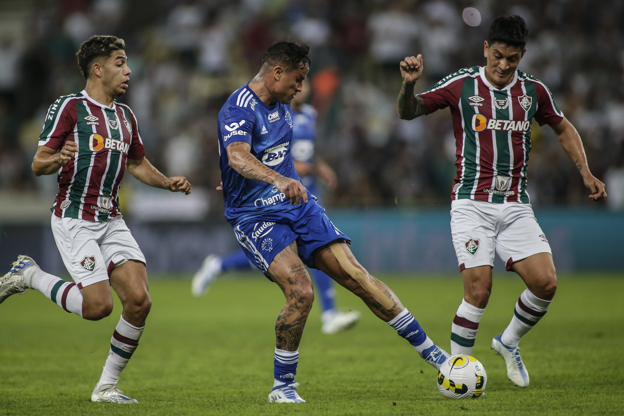 Ligeiro favoritismo do Cruzeiro dá esperança de virada
