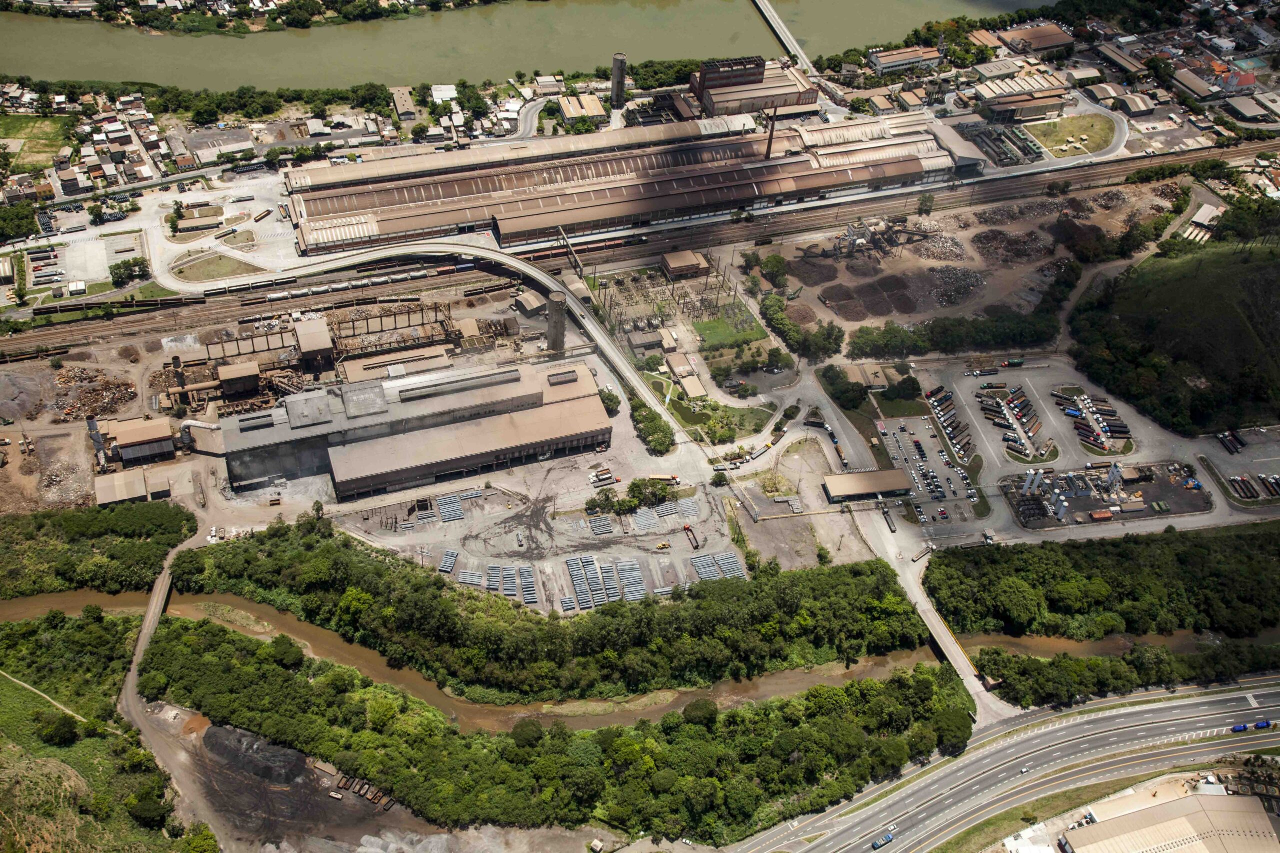 ArcelorMittal procura por você! Há vagas disponíveis para vários cargos em MG