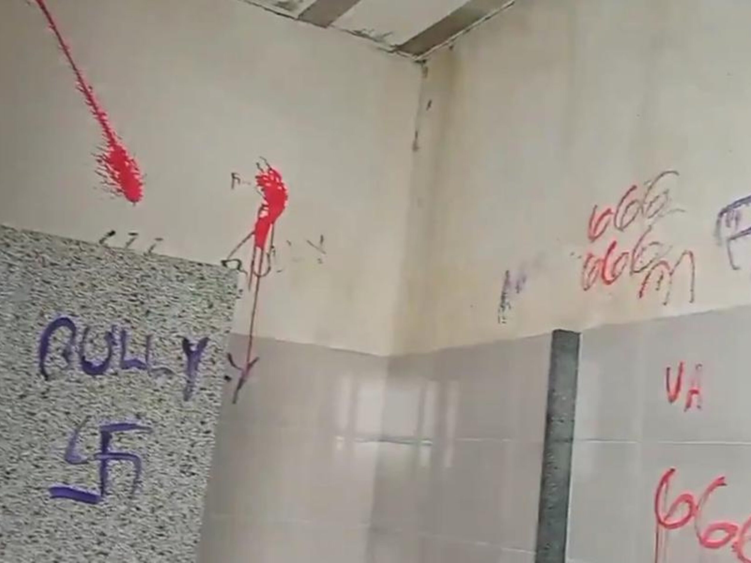 Escola em Contagem é alvo de pichações nazistas que podem ter sido motivado pelo jogo Bully
