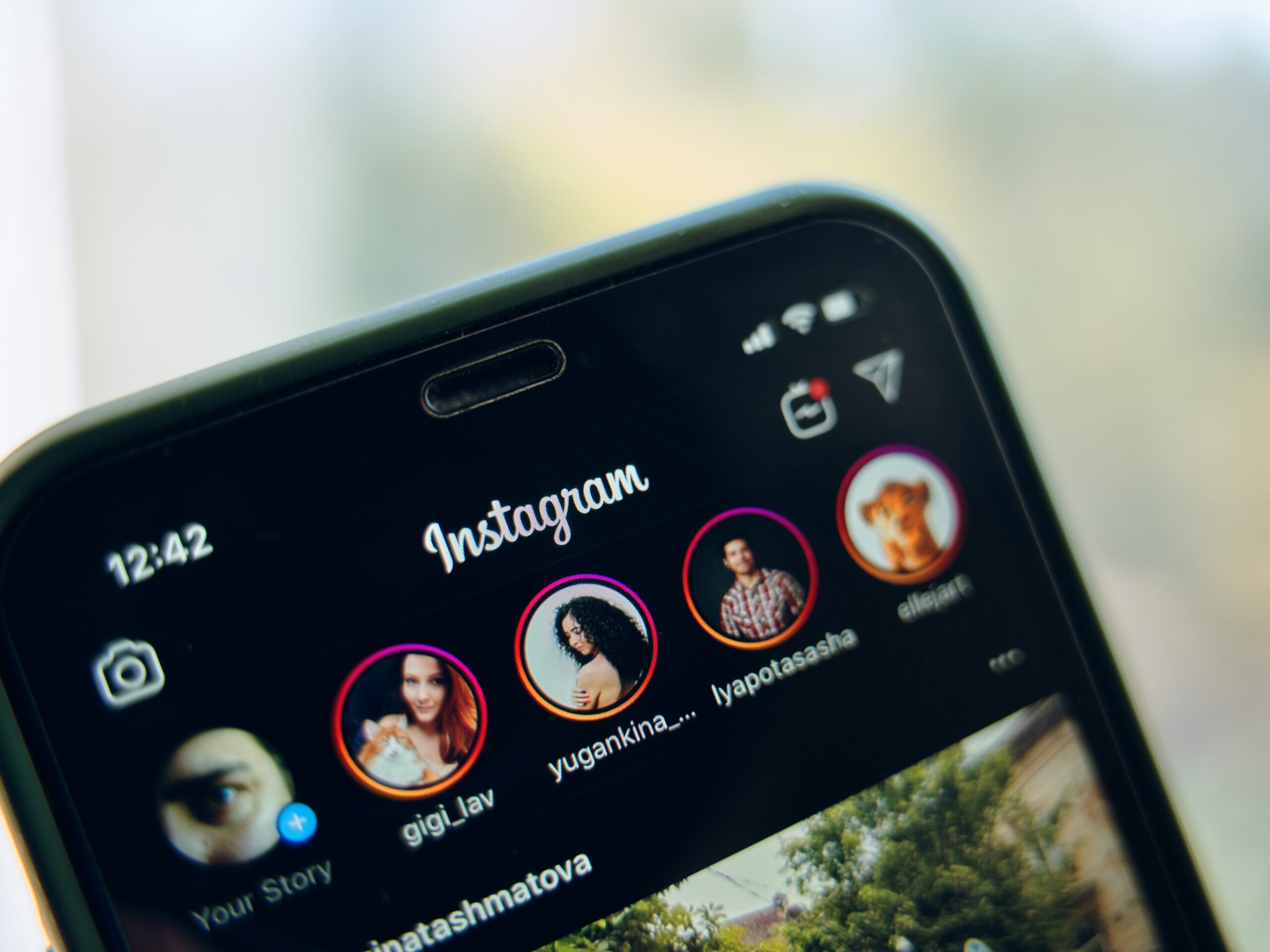 A Evolução das Redes Sociais: Uma jornada desde os primeiros fóruns online até os titãs globais da mídia social