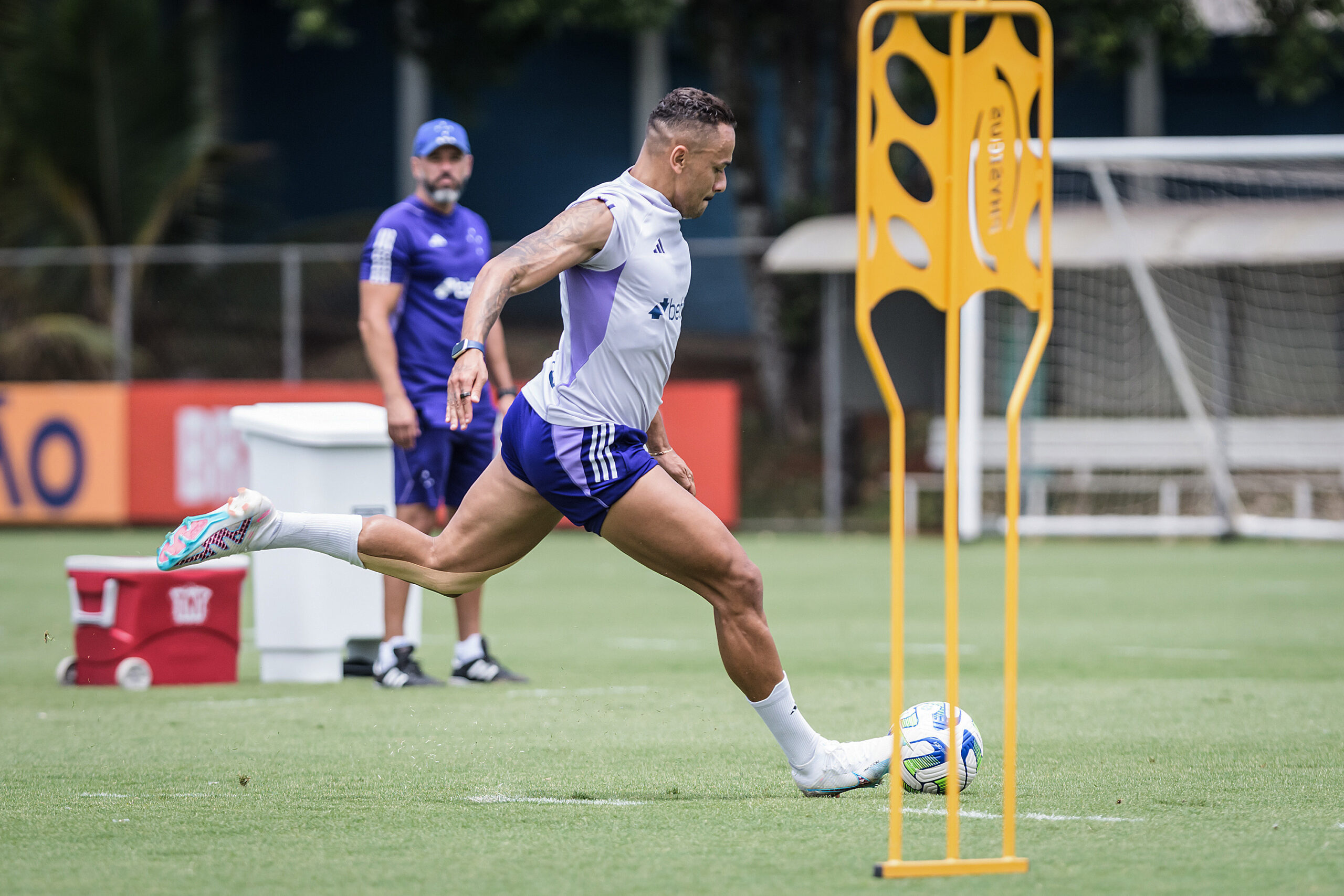 Cruzeiro divulga lista de relacionados com novidades para enfrentar o Flamengo