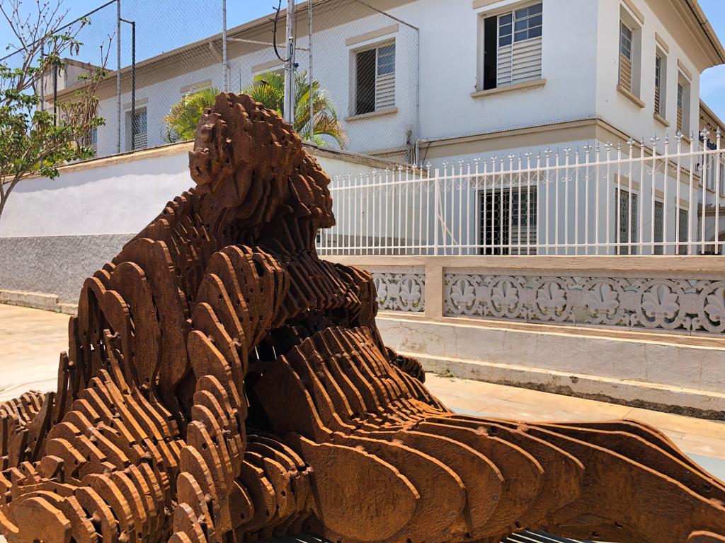 Projeto Edital Arte em Aço Gerdau entrega escultura em Congonhas