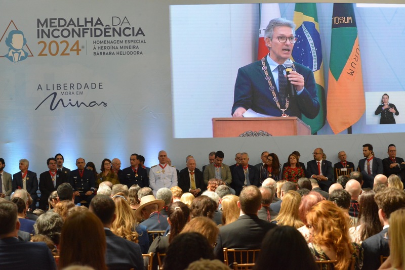 Romeu Zema participa de entrega da Medalha da Inconfidência em Ouro Preto