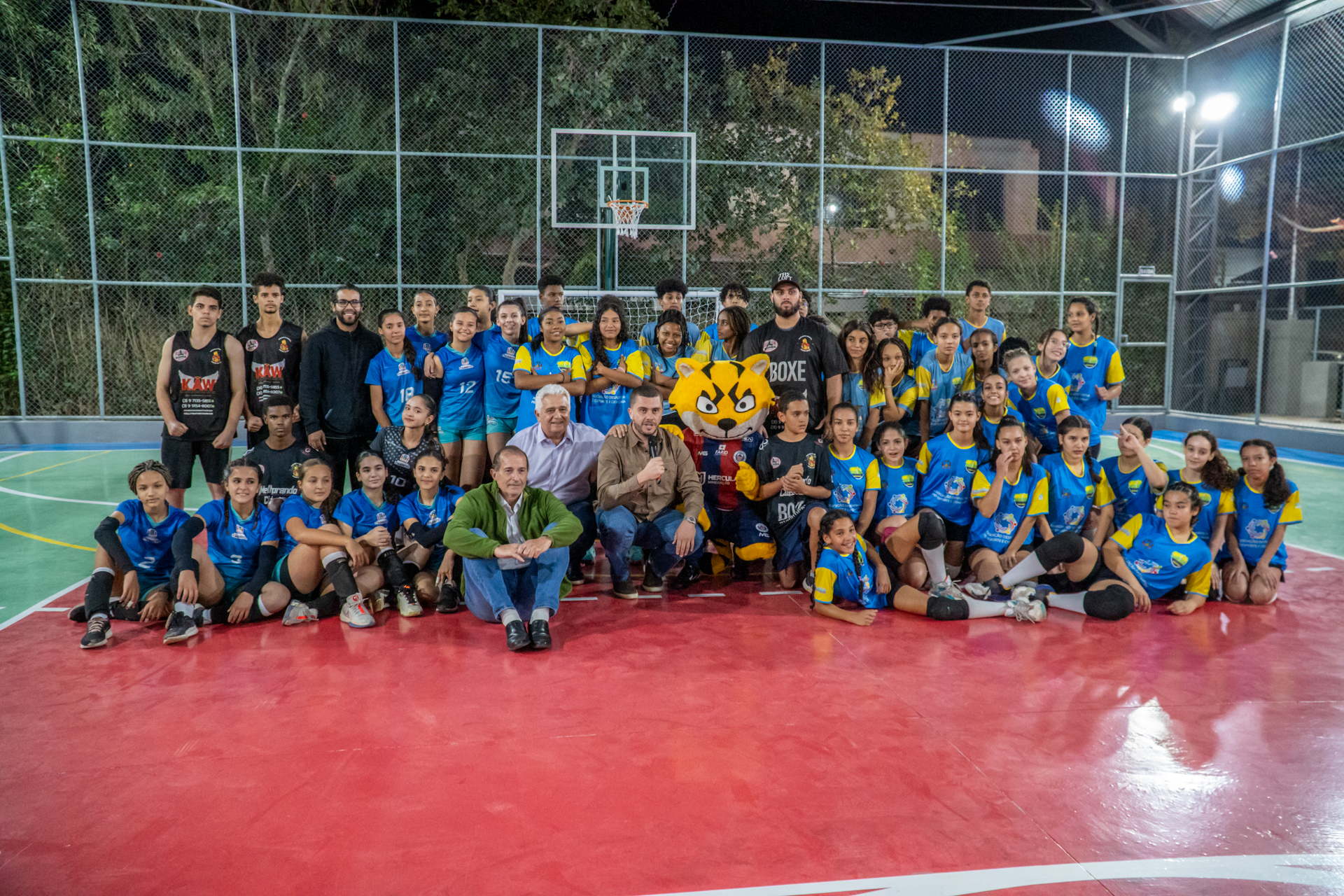 Prefeitura de Itabirito entrega cobertura e revitalização da quadra do bairro São José
