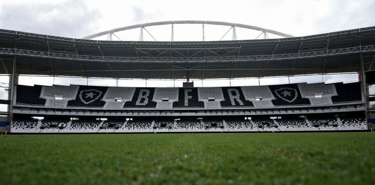 Polêmica sobre gramados sintéticos no futebol brasileiro