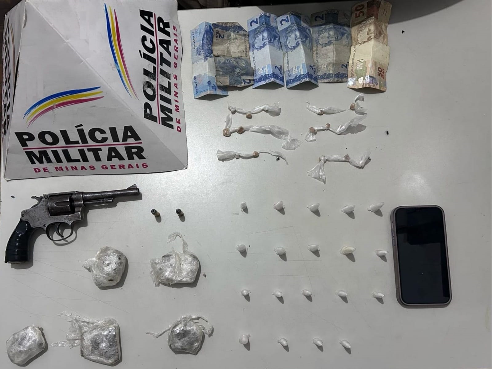 Polícia Militar prende suspeito de tráfico e porte ilegal de arma em evento de pré-carnaval em Itabirito