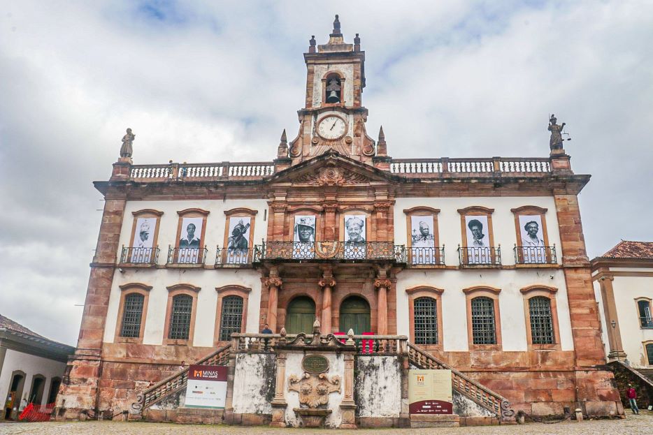 Personalidades da Cultura Negra em destaque nas janelas do Museu da Inconfidência