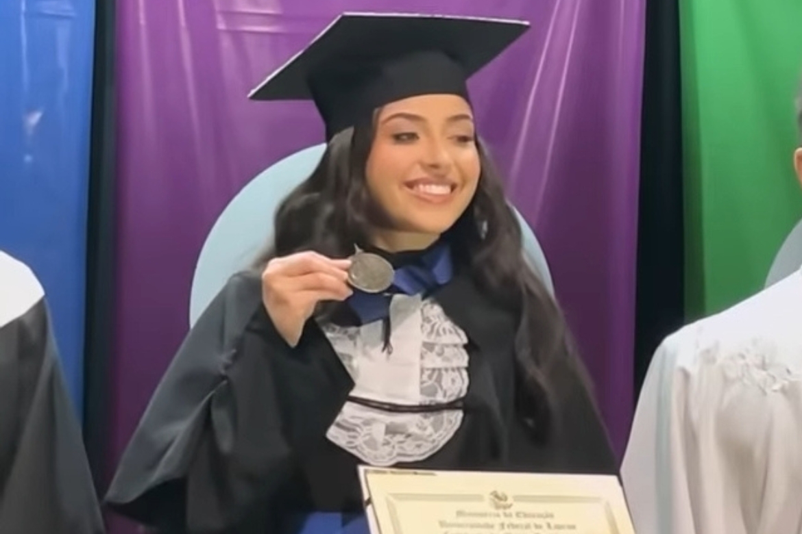 Estudante mineira se forma sozinha em curso superior da Universidade Federal de Lavras, no Sul de Minas