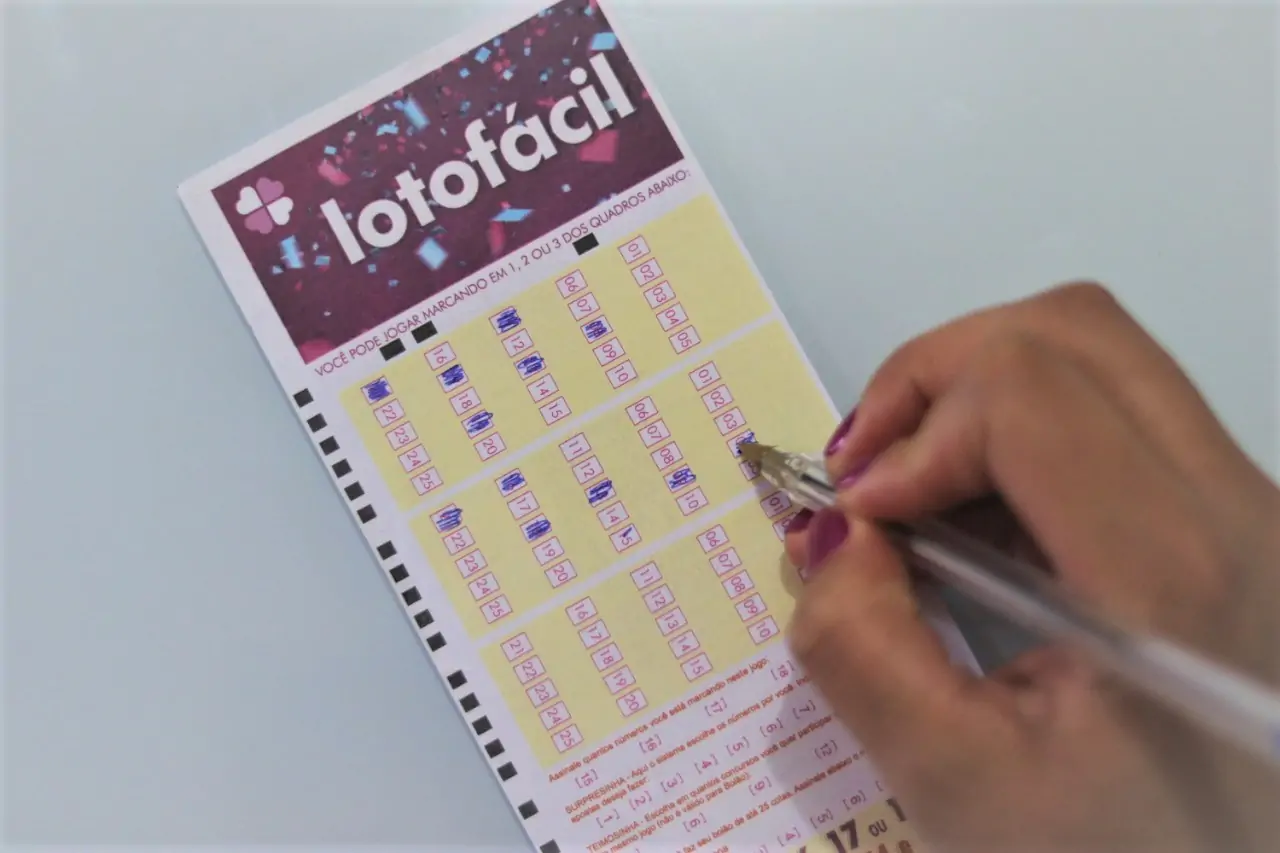 Resultado Lotofácil 3447 de hoje, sábado (19/07/25); prêmio é de R$ 10 milhões