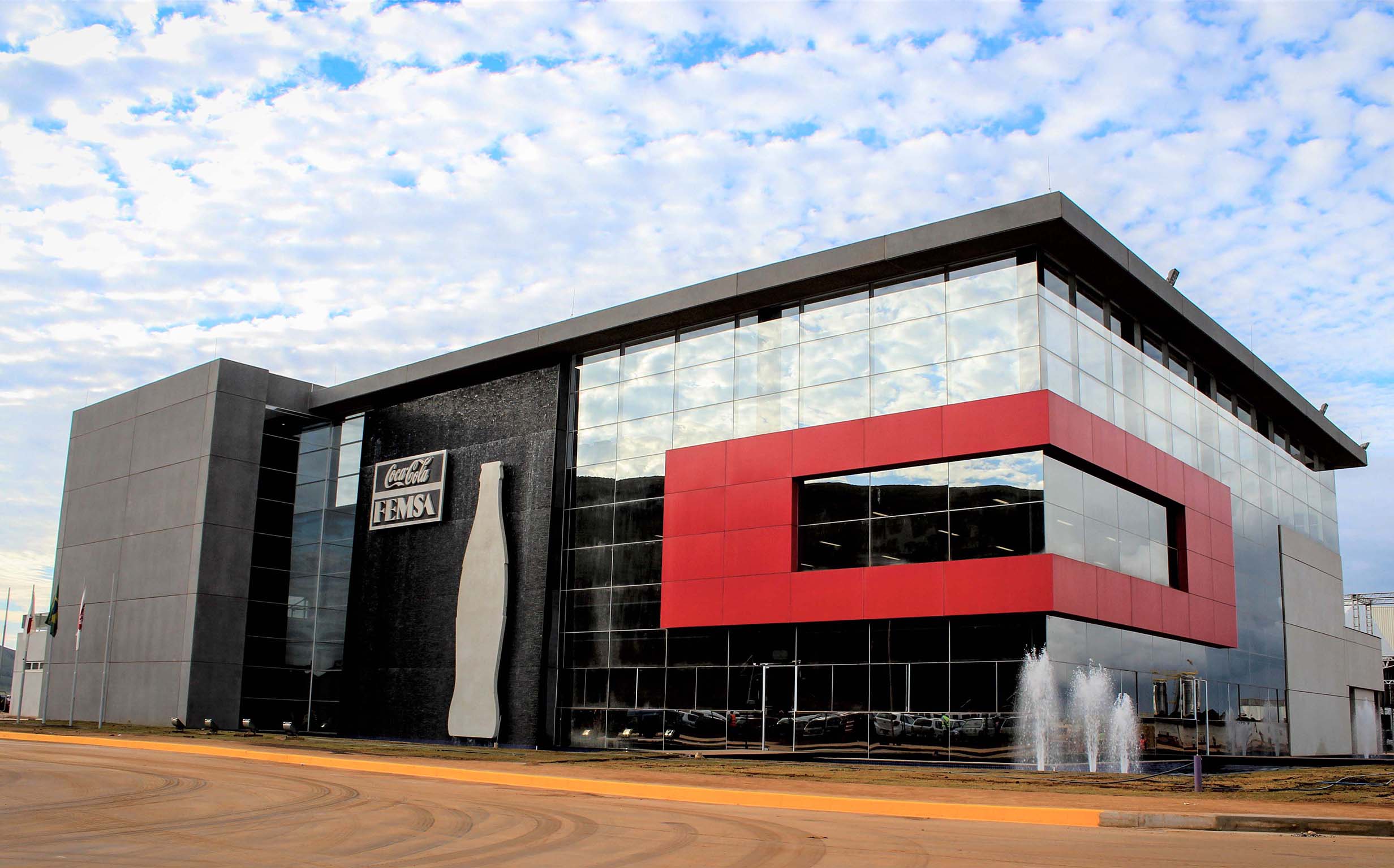 Coca-Cola FEMSA abre vagas em Itabirito com foco na contratação de refugiados