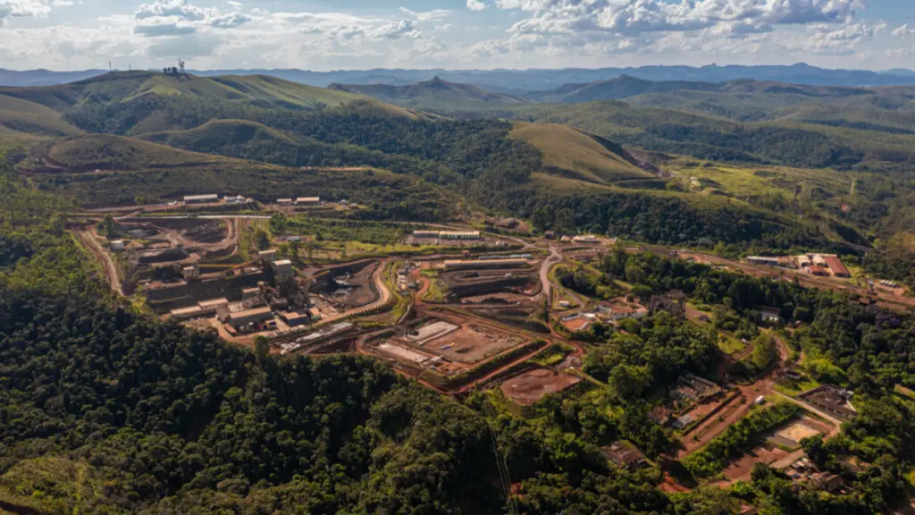Mina da Gerdau em Miguel Burnier, distrito de Ouro Preto, tem 90% do projeto concluído e deve iniciar operações ainda em 2025