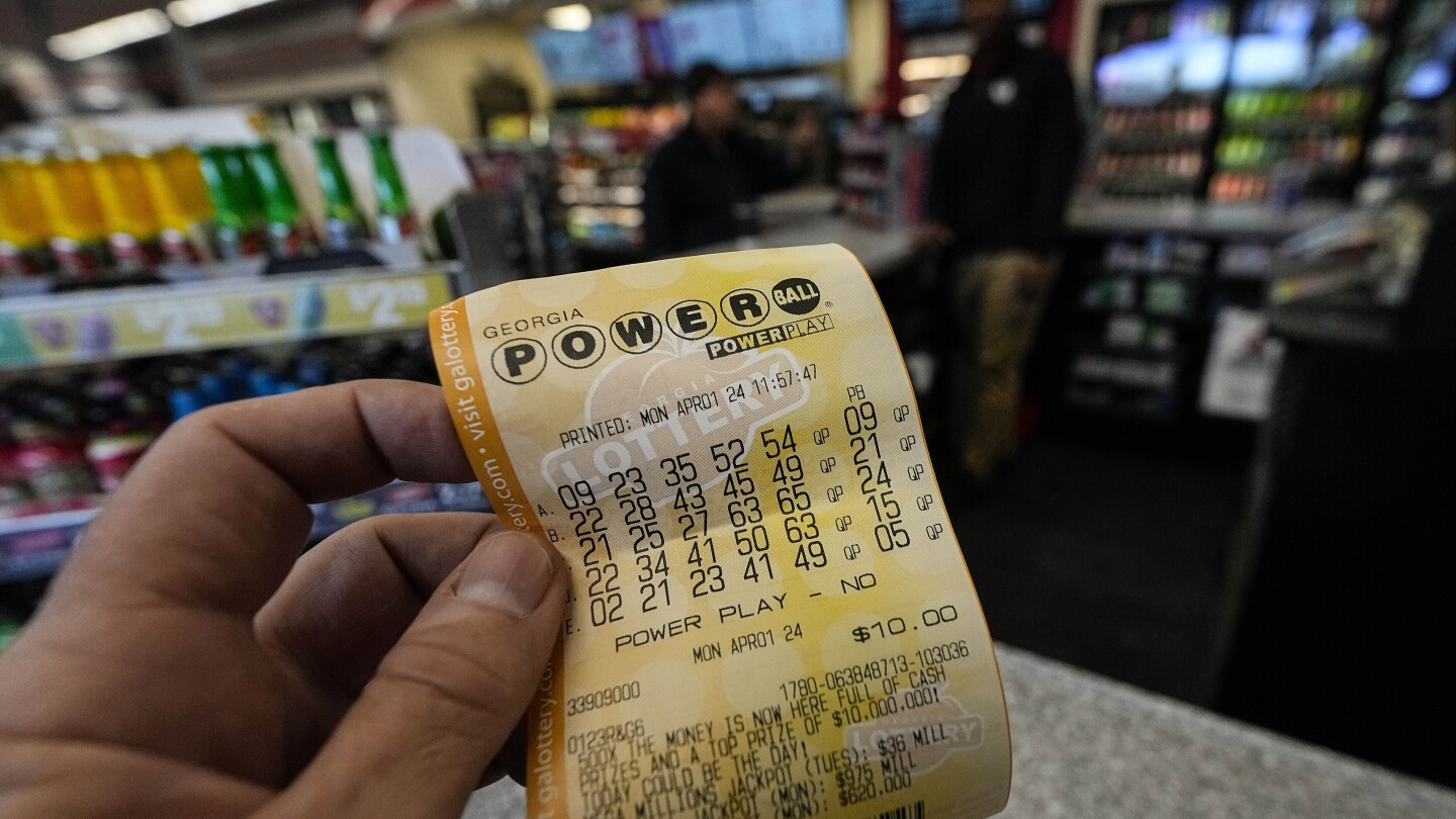 Loteria dos EUA tem prêmio de R$ 3,8 bilhões neste sábado