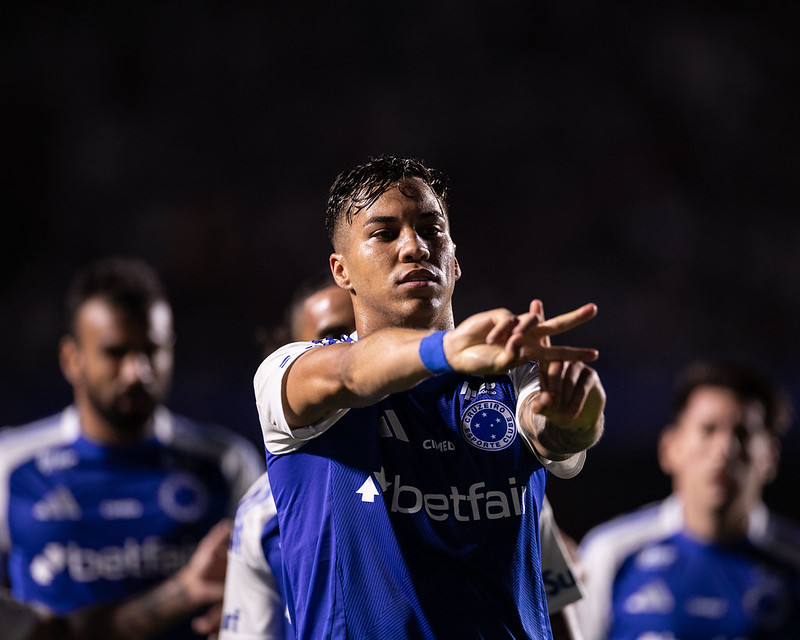 Cruzeiro oficializa renovação de Kaio Jorge, o maior goleador nacional de 2025, após interesse do Flamengo