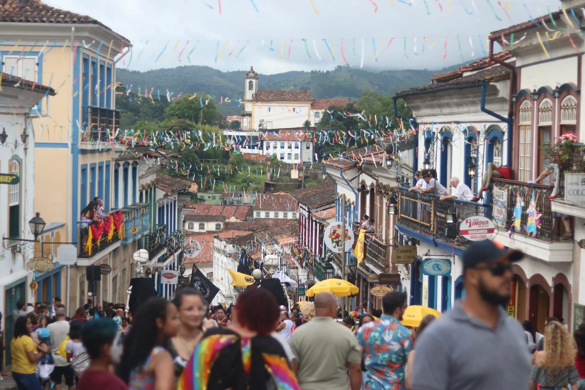 Fim de semana de pré-Carnaval em Ouro Preto terá shows e desfile de escolas de samba na Praça Tiradentes