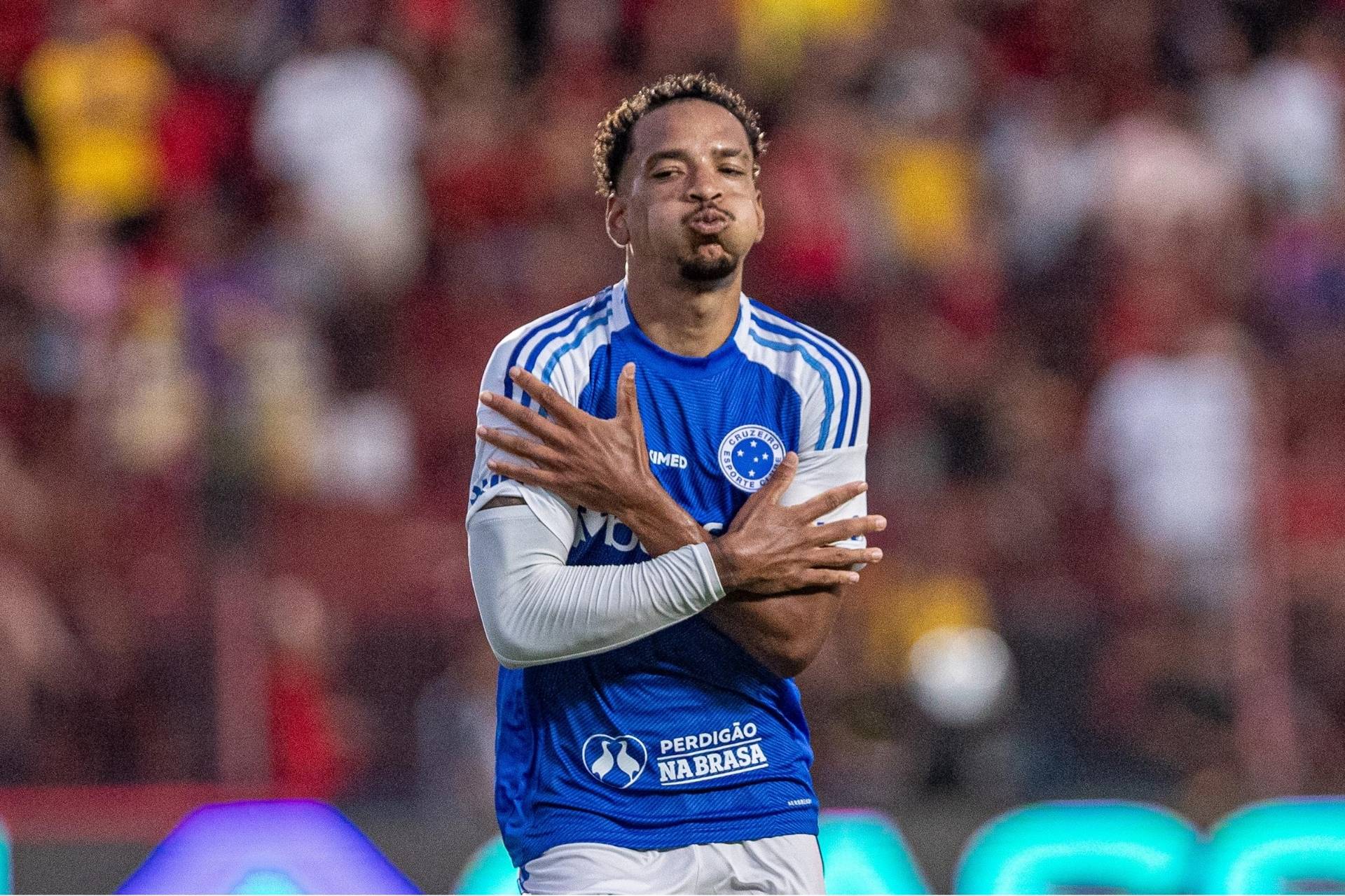 "É um privilégio jogar no time do meu coração", diz Matheus Pereira após renovar com o Cruzeiro