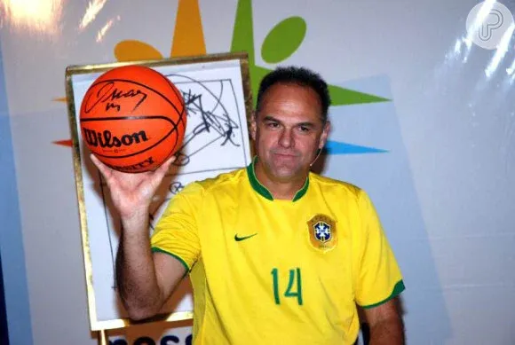 Morre Oscar Schmidt, referência do basquete brasileiro, aos 68 anos