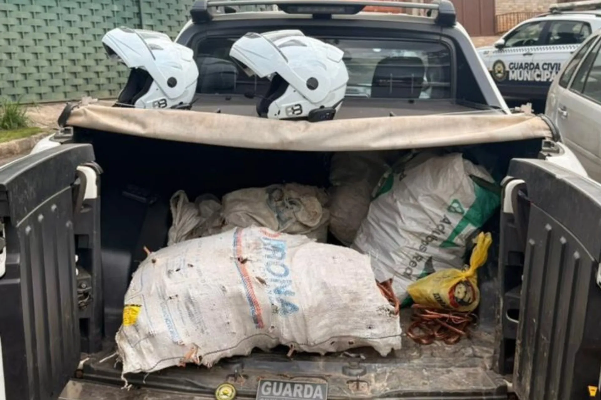 Guarda Municipal apreende veículo com fios de cobre de origem suspeita em Ouro Preto