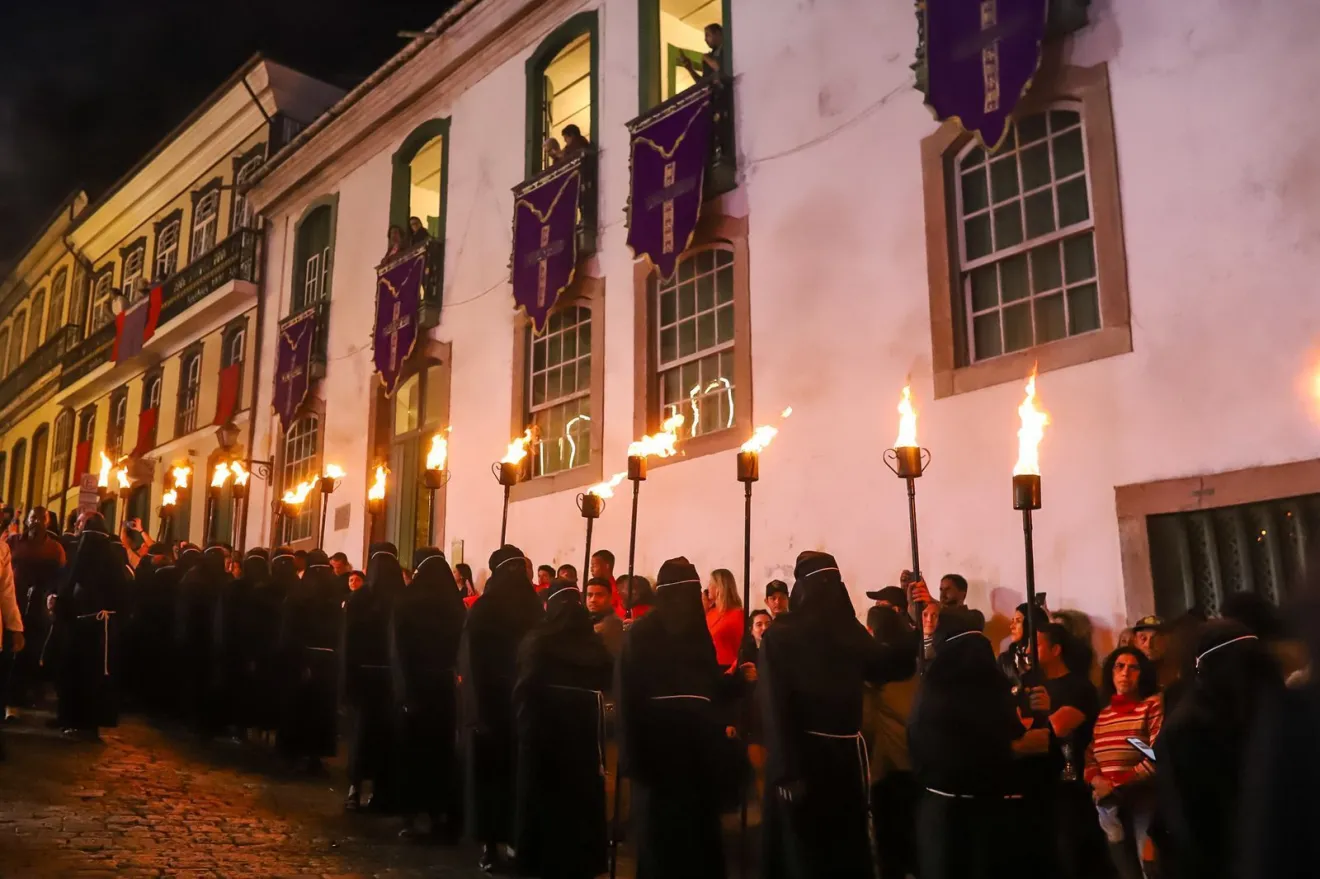Na madrugada da Quinta-feira Santa, Ouro Preto apaga as luzes e acende o Fogaréu