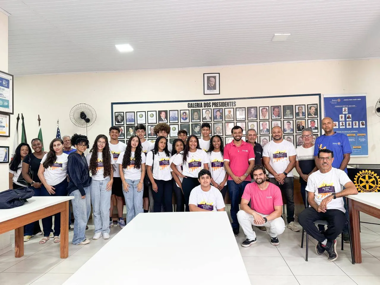 Parlamento Jovem de Mariana debate inclusão e neurodivergência em oficinas e visitas técnicas