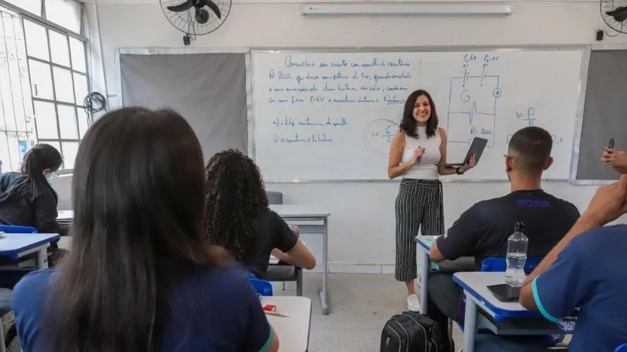 Educação de Minas abre inscrições para contratação temporária na rede estadual