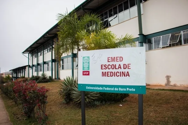 Escola de Medicina da UFOP tem duas vagas para professores substitutos
