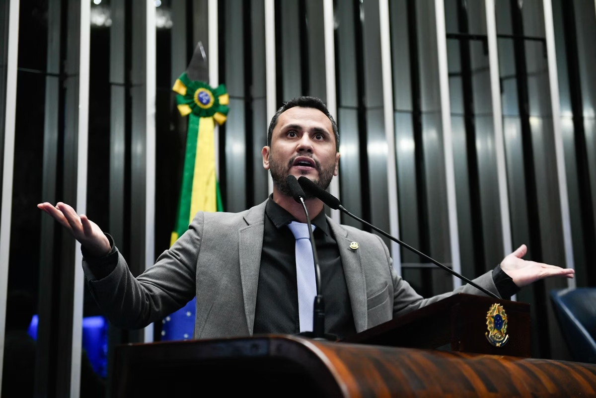 Após impasse e desistência do partido, Cleitinho anuncia que será candidato ao governo mineiro