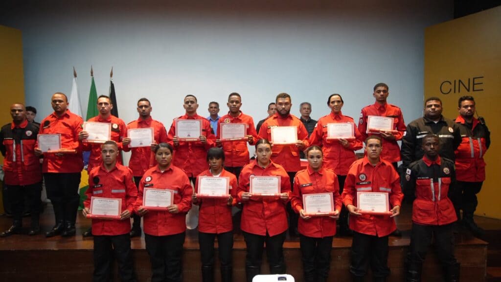 Ouro Preto ganha 17 novos bombeiros civis após formatura da brigada