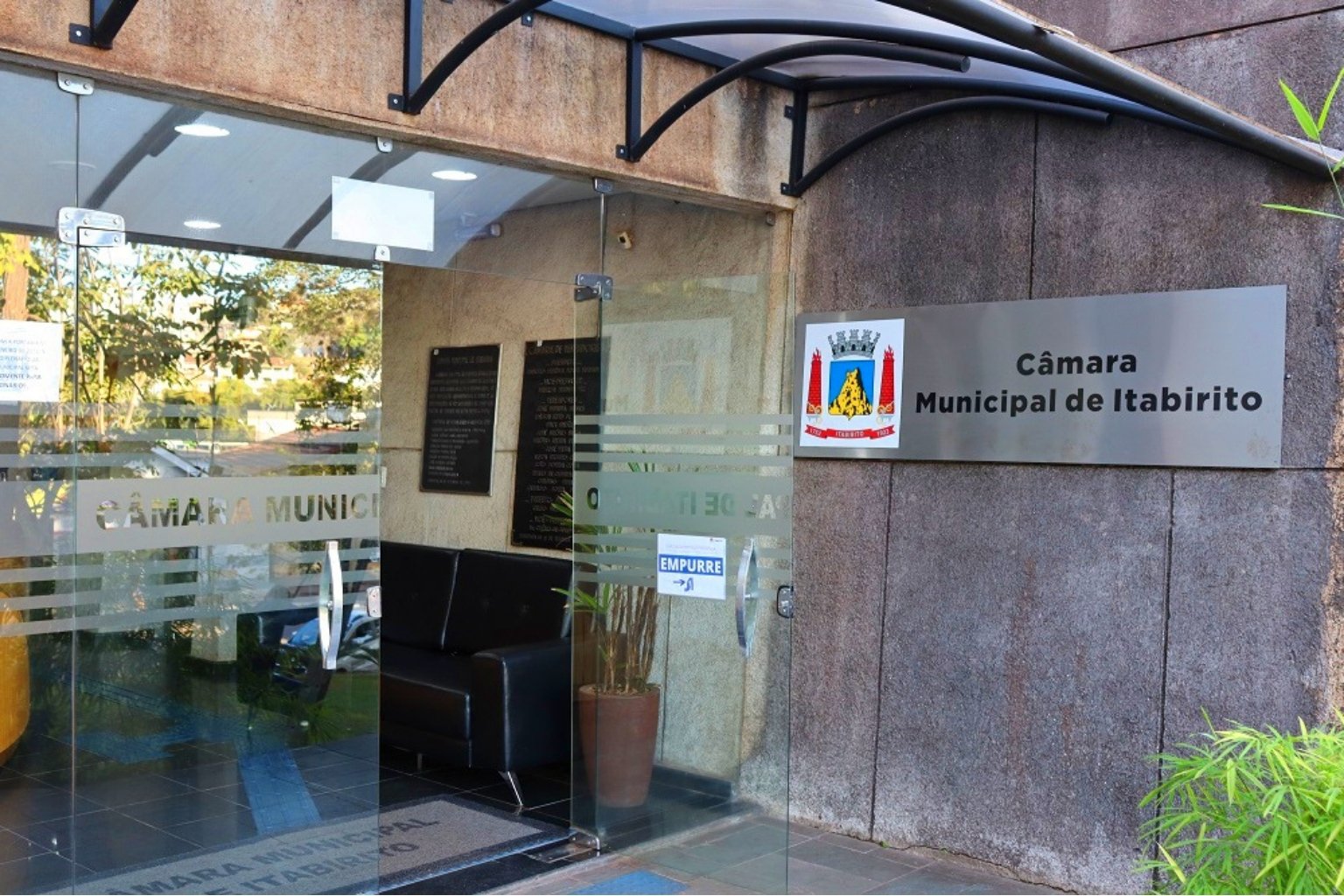 TJMG suspende lei que criava vagas exclusivas para padres e pastores em estacionamentos de Itabirito