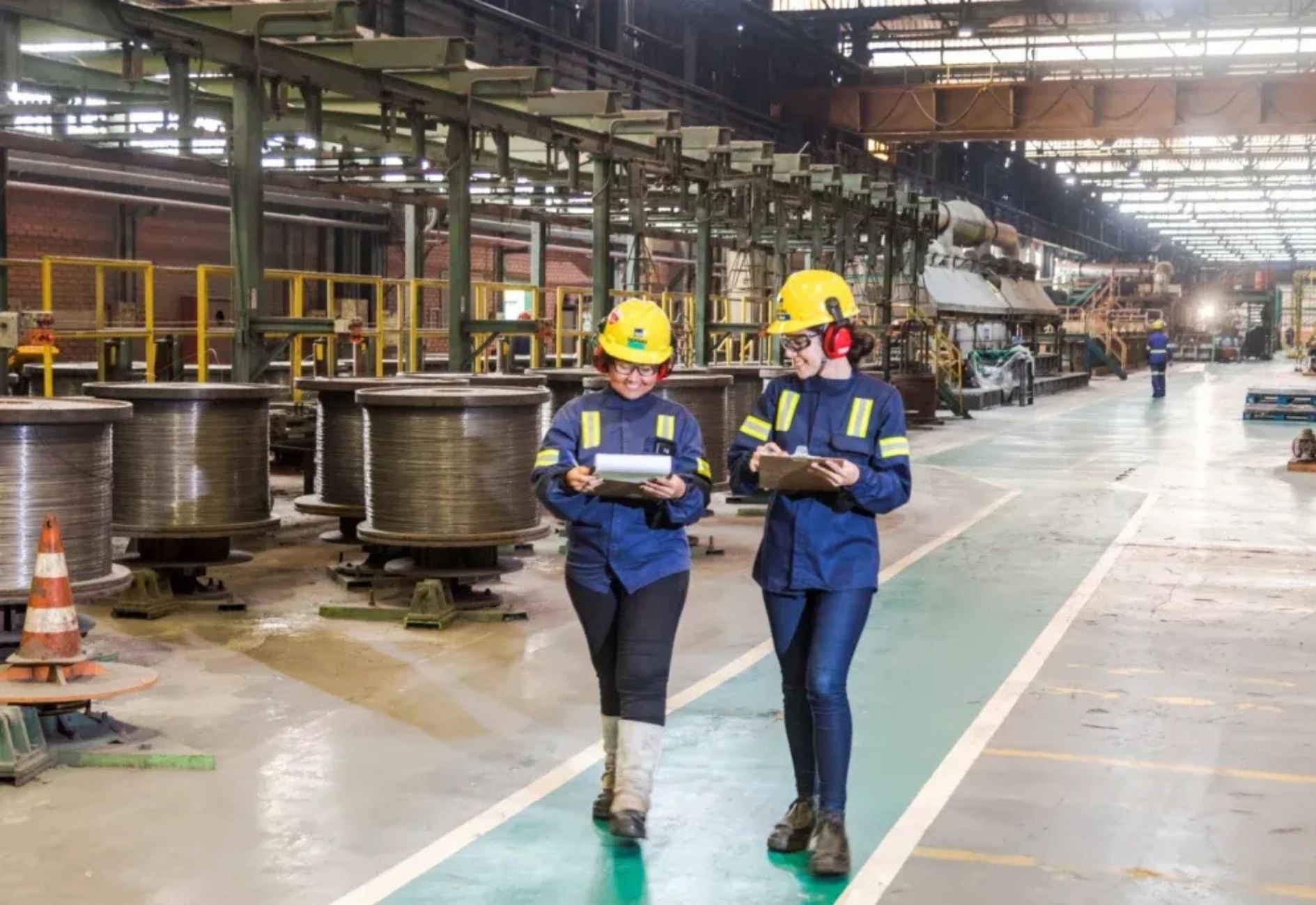Gerdau abre 53 vagas de estágio e busca estudantes de Engenharia; inscrições já começaram